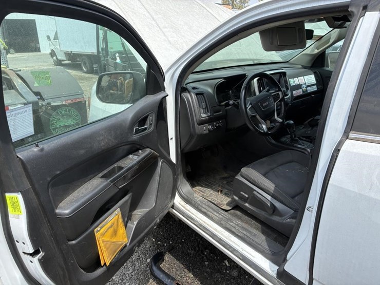 2018-gmc-canyon-sle-image-21