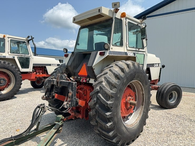 case-2590-tractor-image-9
