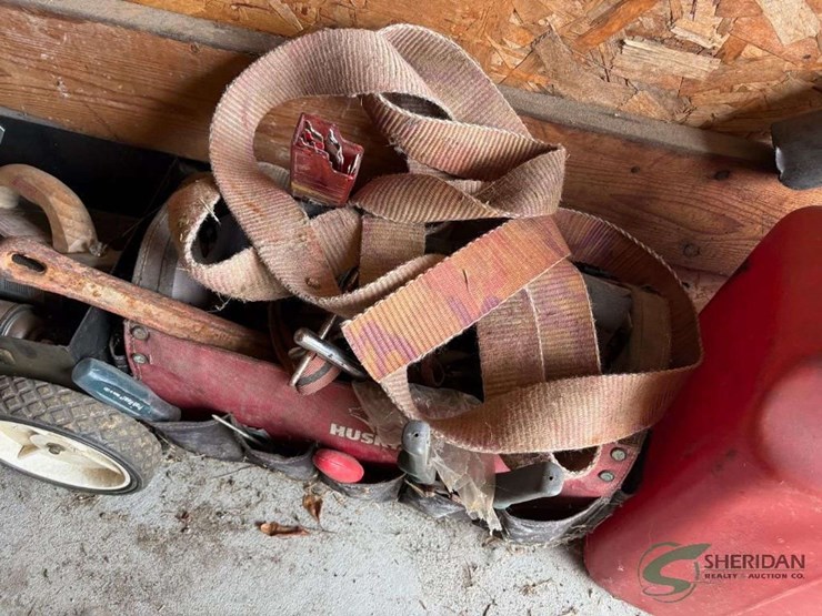 husky-tool-bag-and-gas-cans-image-4