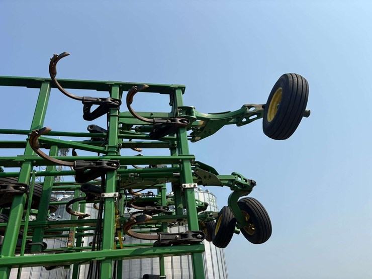 2014-john-deere-2410-image-11