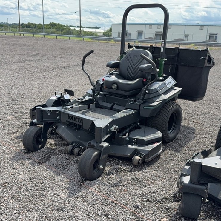 #3071 • YAKTA YXR720 ZERO TURN MOWER