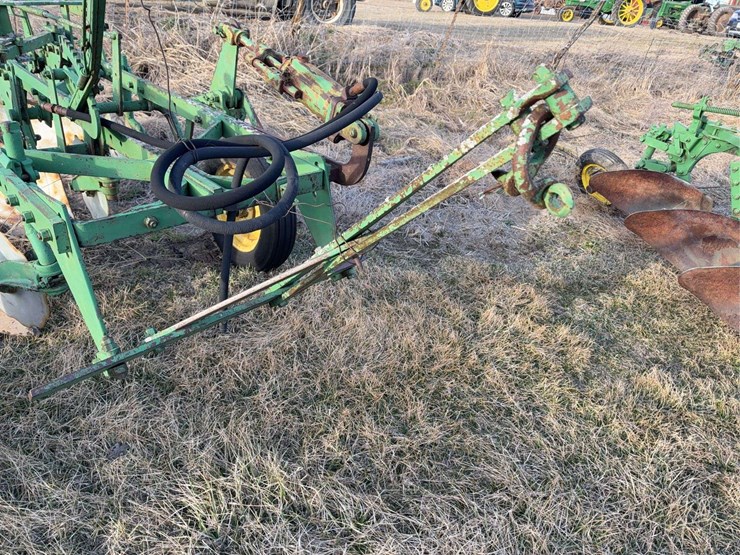 john-deere-pull-type-three-bottom-plow-image-13