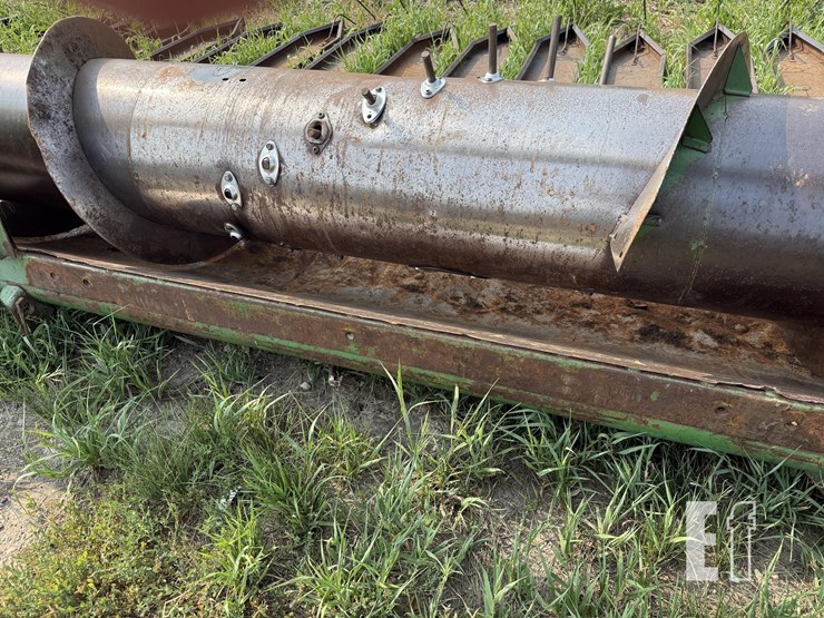 john-deere-230-image-11