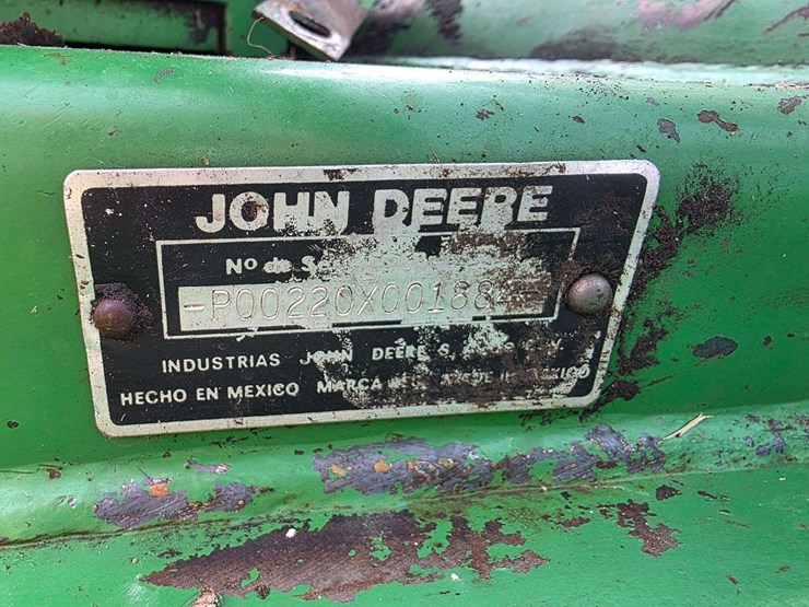 john-deere-220-image-11