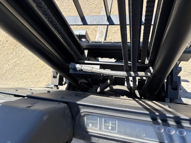 yale-glp50-forklift-image-13