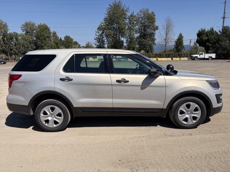 2017-ford-explorer-image-3