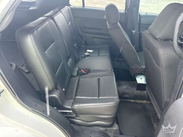 2016-ford-explorer-image-22