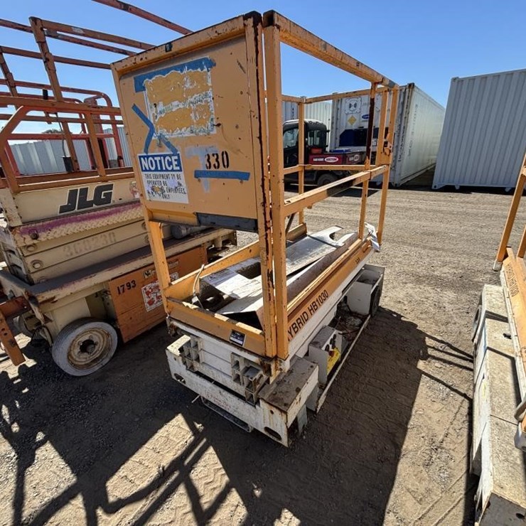 2005 CUSTOM EQUIPMENT HB1030