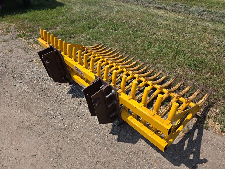 shoule-hb-7-rock-fork,-has-bolt-on-mounts,-84”-wide,-1-3/8”-round-bar-tine,-5”-spacing,-heavy-duty,-image-6