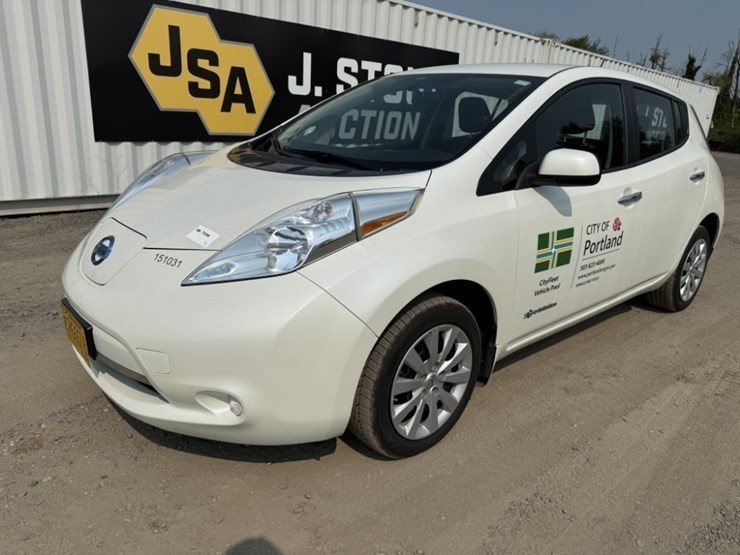 2015-nissan-leaf-electric-sedan-image-1