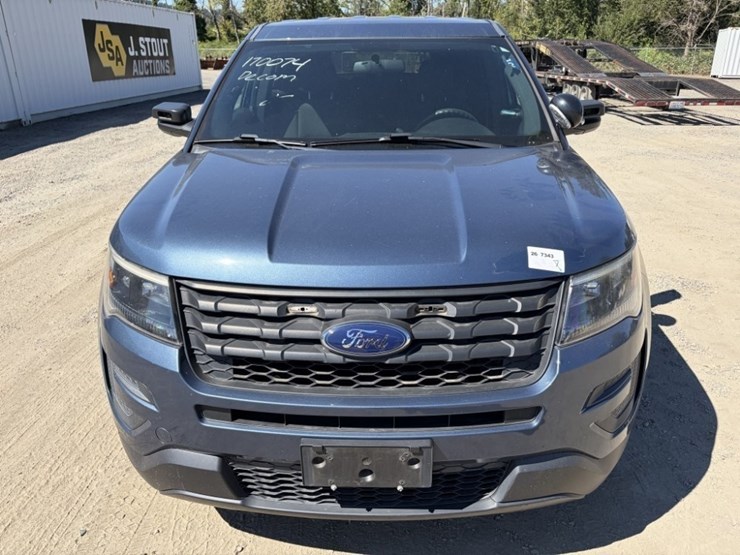 2017-ford-explorer-image-8