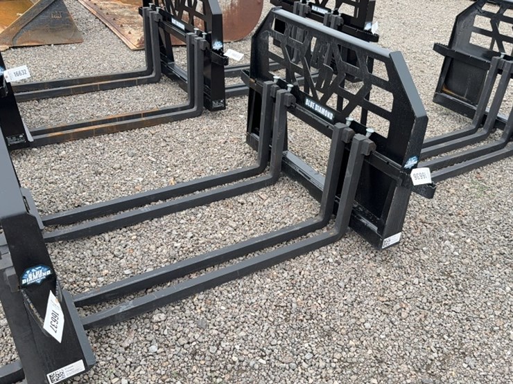 #2068-•-blue-diamond-48"-skid-steer-brick-image-1