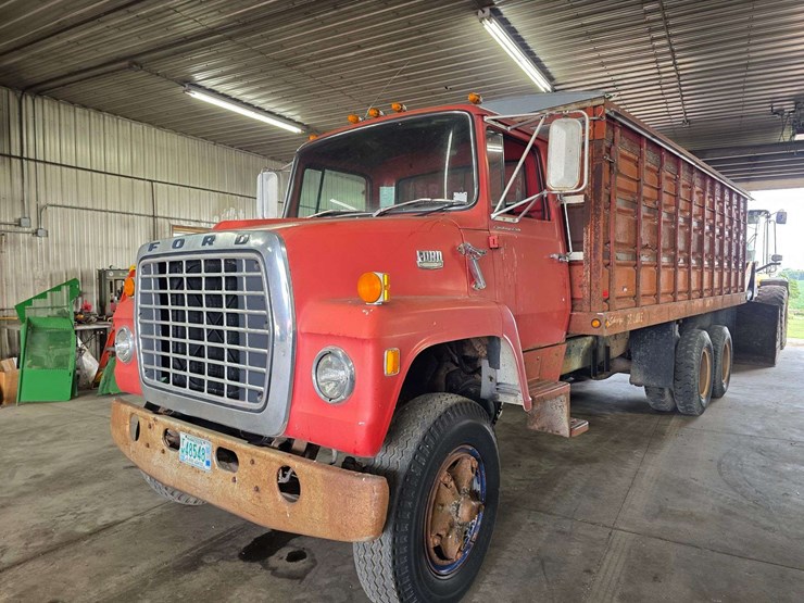 1974-ford-800-image-2