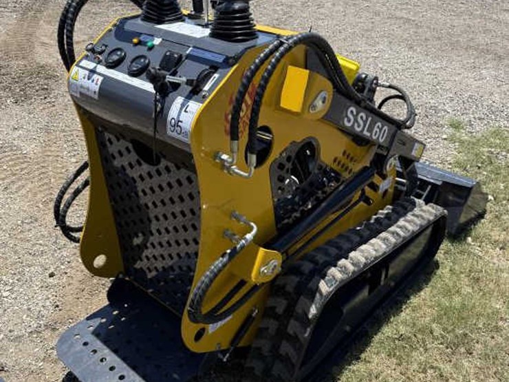 #241-•-mini-skid-steer-stand-on-loader---ssl60---gas-image-5
