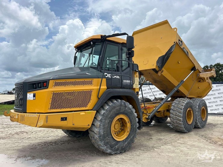 2022-deere-260e-image-1