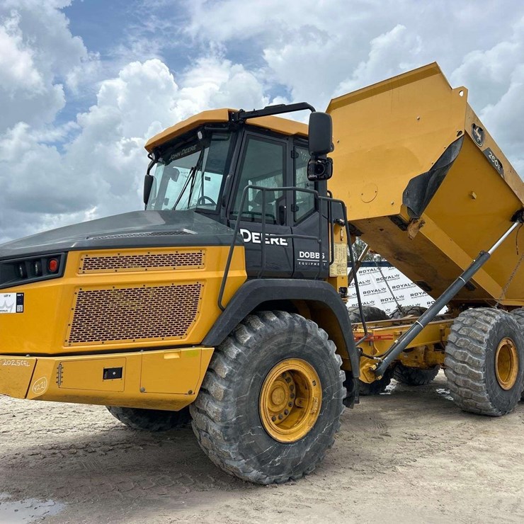 2022 DEERE 260E