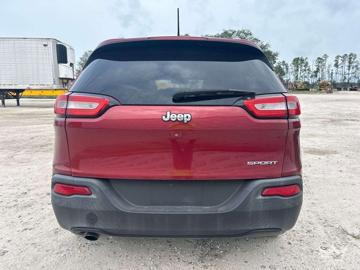2015-jeep-cherokee-image-24