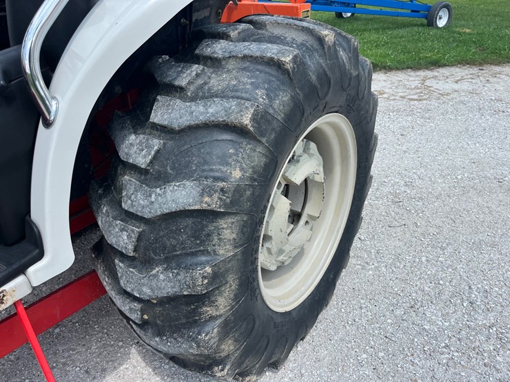 new-holland-boomer-8n-image-13