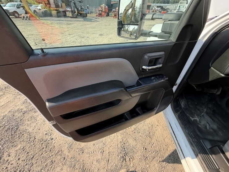 2016-chevrolet-silverado-3500-image-22