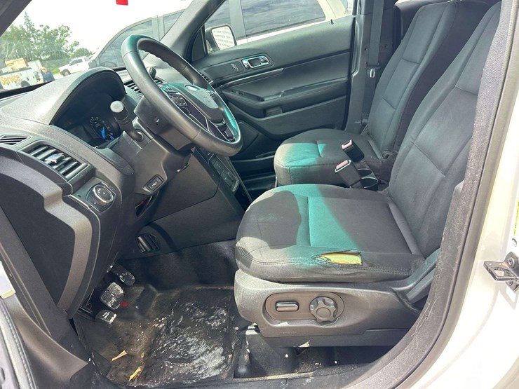 2016-ford-explorer-image-6