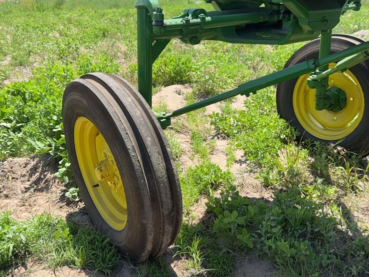 john-deere-3020-image-12