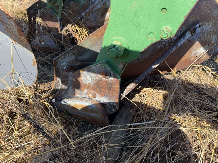 john-deere-three-point-two-bottom-plow-image-19