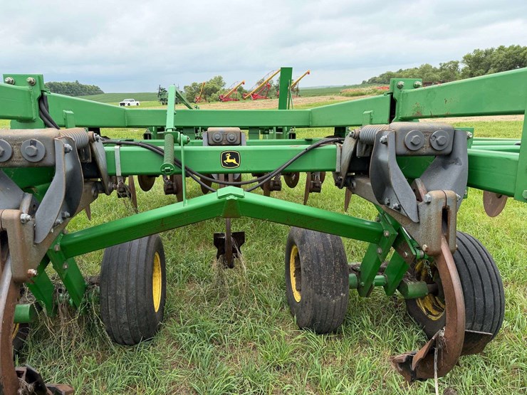 john-deere-2700-image-29