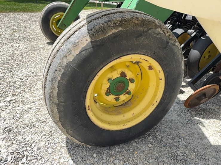 john-deere-750-image-22
