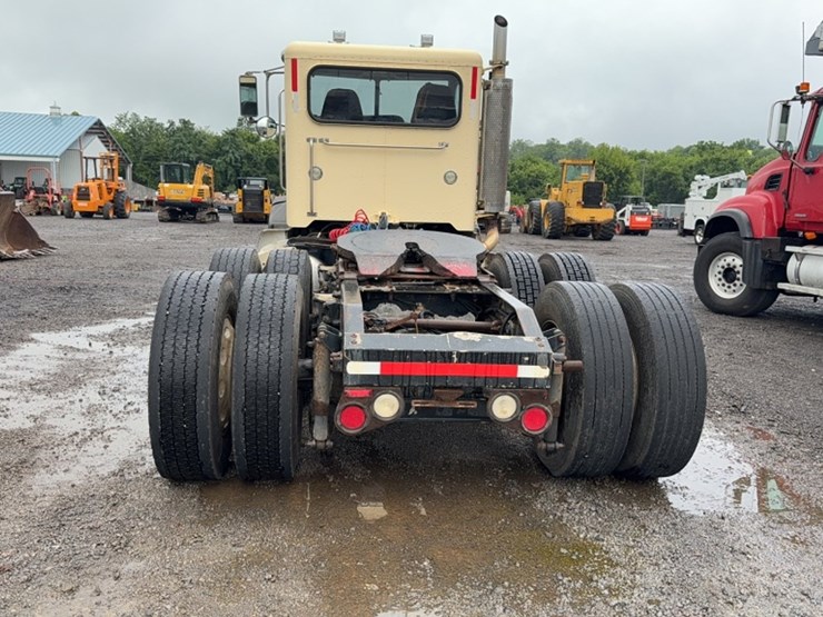 2006-peterbilt-385-image-7