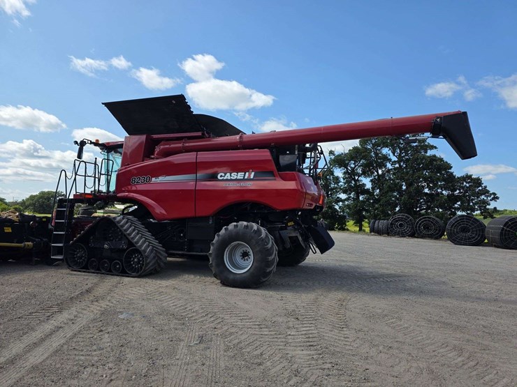 2013-case-ih-8230-image-21