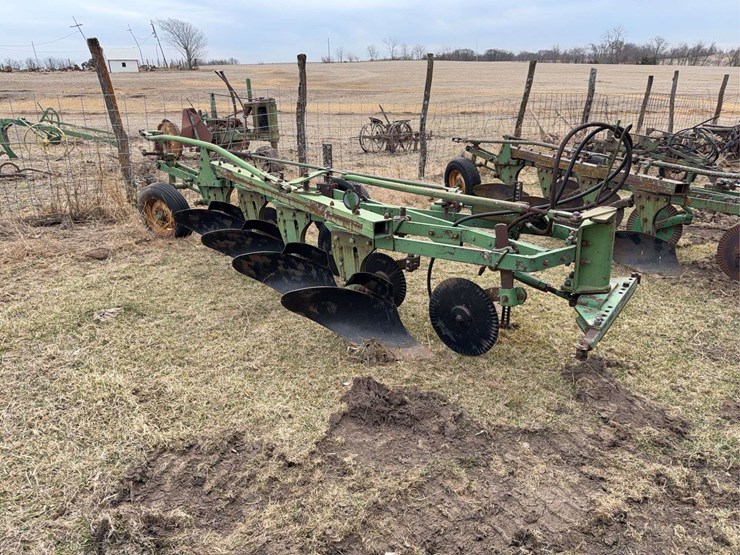 john-deere-pull-type-four-bottom-plow-image-7