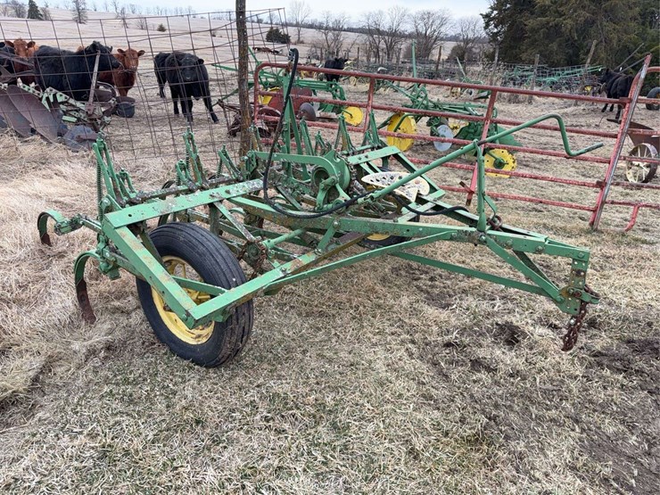 john-deere-chisel-plow-image-6