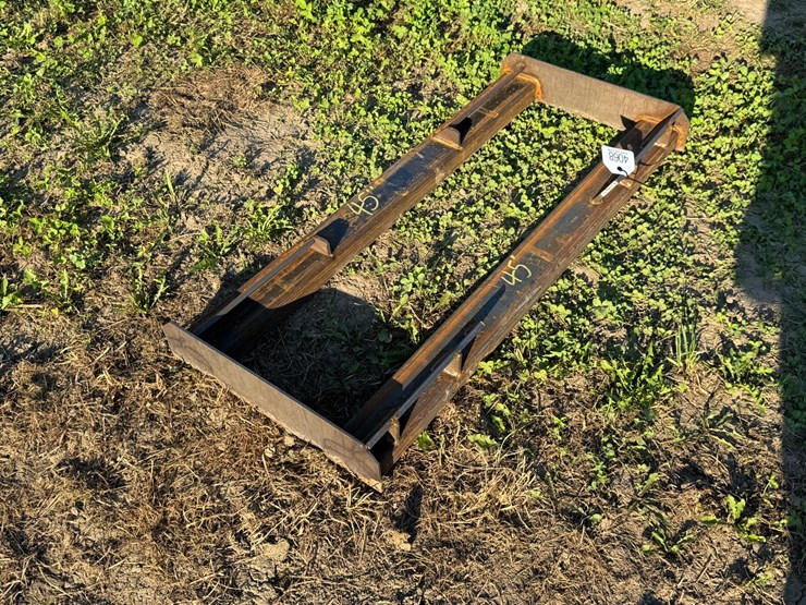 #4068-•-skid-steer-quick-attach-frame-image-2