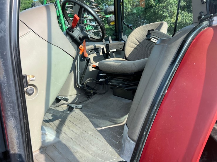 case-ih-jx1100u-tractor-image-6