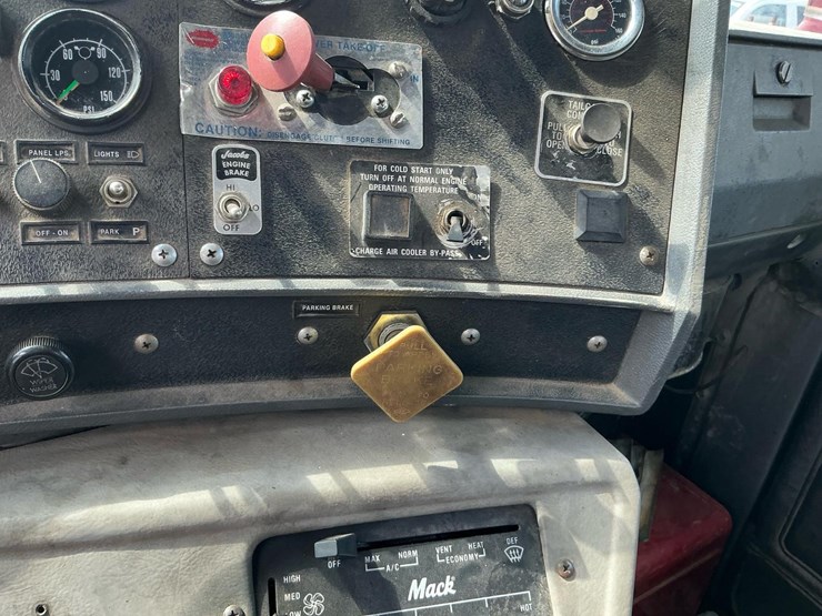 1994-mack-rd688s-image-21