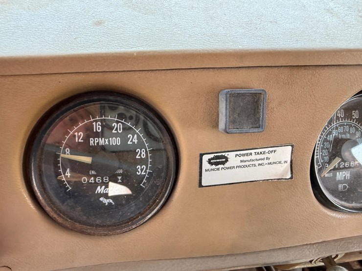 1986-mack-r686st-image-16
