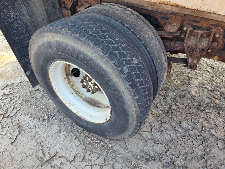 1985-case-ih-200-image-16