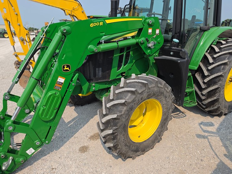 2022-john-deere-6110m-image-7