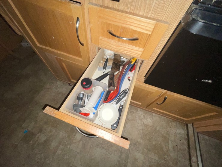 #7001-•-2018-escape-5.0-ta-5th-wheel-camper-(has-mn-title-in-dealy)-image-53