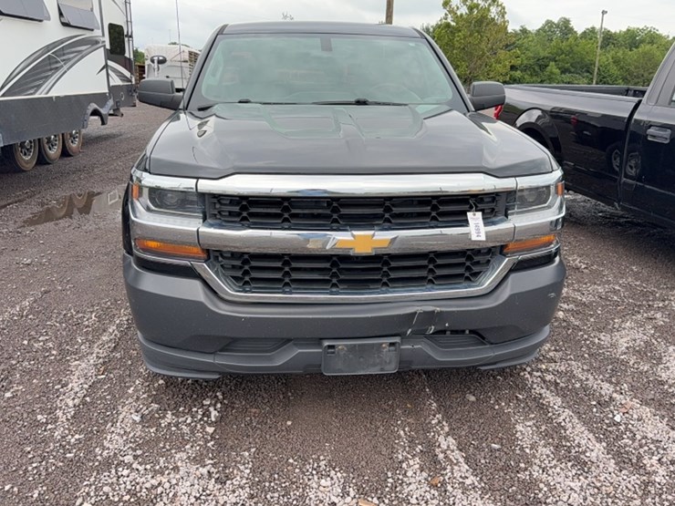 2017-chevrolet-1500-image-2