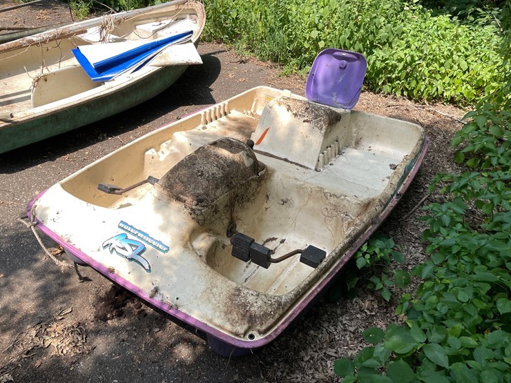 #7012-•-water-wheeler-pedal-boat-image-4
