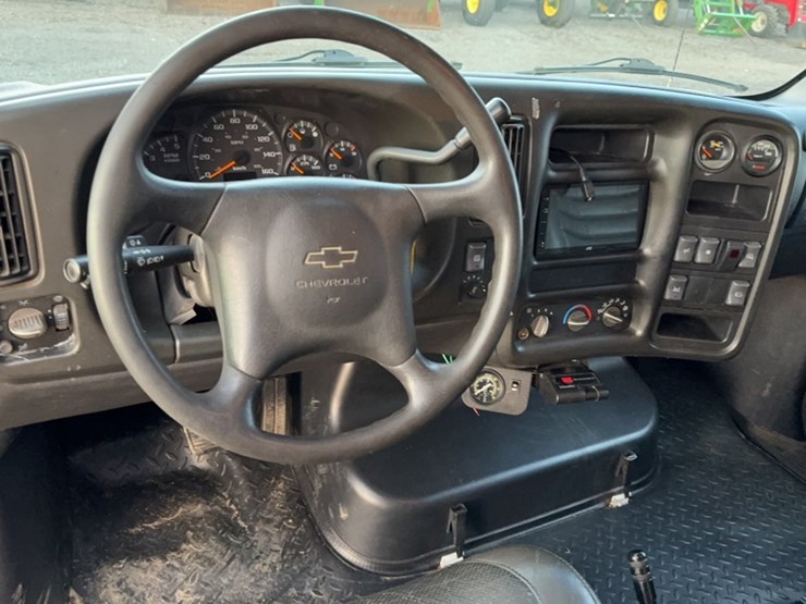 #3006-•-2006-chevy-c4500-flat-bed-truck-image-17