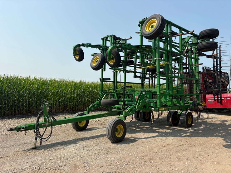 2014-john-deere-2410-image-2