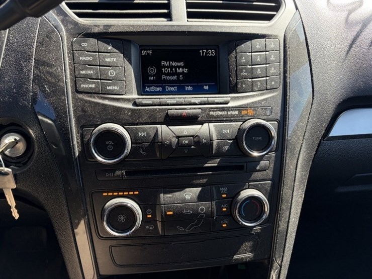2018-ford-explorer-image-33