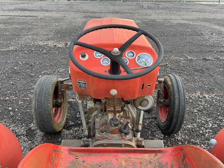 massey-ferguson-135-image-12