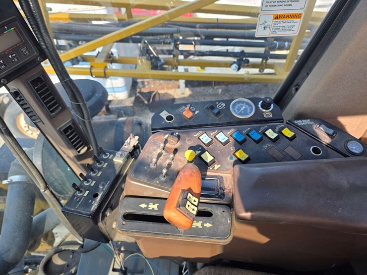 rogator-1074-self-propelled-sprayer,-100'-booms,-currently-winterized,-320/90r50-tires,-rears-with-d-image-66