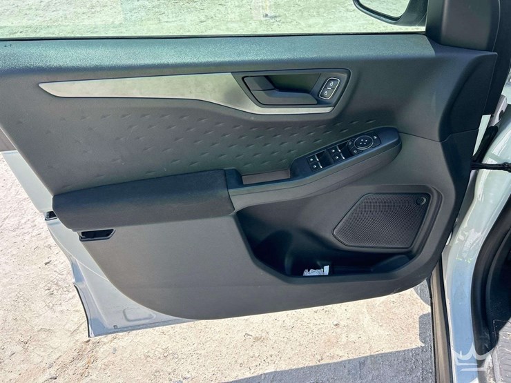 2020-ford-escape-image-11