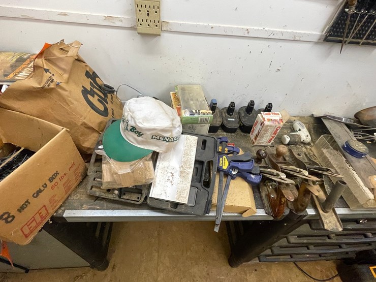 #7108-•-contents-of-countertop-image-5