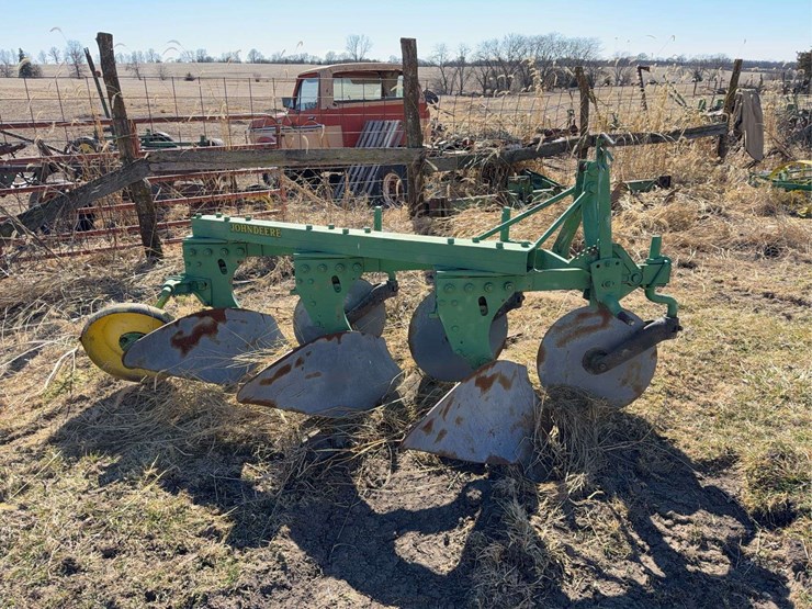 john-deere-three-point-two-bottom-plow-image-7