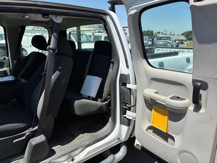 2012-gmc-sierra-3500hd-image-16